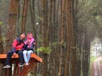 wisatawan-hutan-pinus-kragilan-pakis-magelang_20170113_143635.jpg