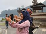 wisatawan-ulun-danu-beratan_20151202_111604.jpg