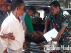 wisatawan-yang-ditelan-ombak-di-pantai-serang-blitar-dievakuasi-petugas-ke-puskesmas-panggungrejo.jpg