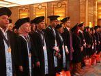 wisuda-ueu.jpg
