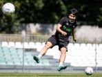 witan-sulaeman-ketika-menjalani-latihan-dengan-seragam-lechia-gdansk.jpg
