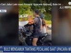 wna-itu-mengamuk-usai-diminta-mencari-jalur-lain-saat-prosesi-upacara-melasti.jpg