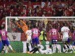 wojciech-szczesny-2l-menggagalkan-peluang-sevilla.jpg