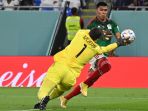 wojciech-szczesny-selamatkan-gawang-polandia_20221123_001405.jpg