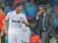 xabi-alonso-dan-jose-mourinho-jadullll.jpg