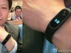 xiaomi-mi-band-2-dipakai-oleh-ceo-xiaomi-lei-jun_20160530_134232.jpg