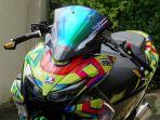yamaha-aerox-bergaya-racing-look-mirip-helm-valentino-rossi.jpg