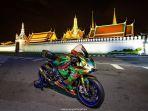 yamaha-r1m-berbaju-motif-mirip-batik.jpg
