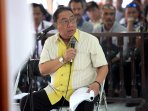 yance-jalani-sidang-di-pengadilan-tipikor_20150429_194732.jpg