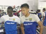 yandi-sofyan-dan-makan-konate_20141229_184803.jpg