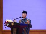 yandri-susanto-saat-hadiri-acara-harlah-dan-rapat-kerja-nasional-pb-al-khairiyah.jpg