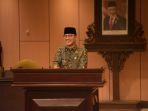 yandri-susanto-saat-menerima-aspirasi-dari-forum-guru-honorer-pendidikan-agama-islam.jpg