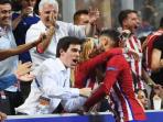 yannick-carrasco-cium-kekasihnya_20160529_175228.jpg