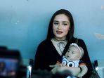 yasmine-wildblood-usai-acara-talk-show_20170122_174906.jpg