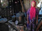 yaumani-penjual-lontong-kupang-asal-desa-penatarsewu-kecamatan-tang.jpg