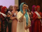 yeni-wahid-juri-pemilihan-puteri-muslimah-indonesia-2015_20150512_151144.jpg