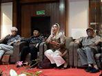 yenny-wahid-bersama-sejumlah-tokoh-yakni-jimly-asshiddiqie.jpg