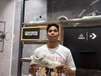 yesaya-saudale-saat-ditemui-di-foot-locker-grand-indonesia.jpg