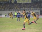 yogi-rahadian-berselebrasi-usai-mencetak-gol_20160112_173759.jpg