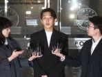 yoo-ah-in-saat-menjalani-pemeriksaan-selama-12-jam-atas-kasus-narkoba.jpg
