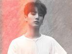 young-k-day6-tampak-serius-belajar-bahasa-inggris-dalam-video-teaser-baru.jpg