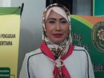 yuni-indriyati-istri-donny-kesuma_20170710_200252.jpg