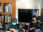 yusri-lanita-48-keluarga-salah-satu-korban-sriwijaya-air-usai-menjalani-pemeriksaan.jpg