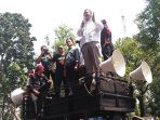 yusril-di-demo-buruh-istana_20180501_130558.jpg