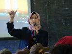zahratul-laili-saat-memberi-materi-young-paraleg.jpg