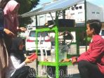 zainal-abidin-memakai-jas-alamamater-merah_20170804_212043.jpg