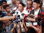 zainudin-amali-saat-diwawancarai-setelah-acara-serah-terima-jabatan.jpg