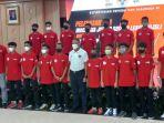 zainudin-amali-saat-melepas-tim-indonesia-junior-soccer-league-1.jpg