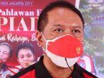 zainudin-amali-saat-menghadiri-acara-apresiasi-kepada-greysia-poliiapriyani-rahayu.jpg