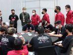 zainudin-amali-saat-meninjau-pemusatan-latihan-atlet-esports-indonesia-1.jpg
