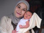 Zaskia Adya Mecca Jawab Teguran Netizen, Bawa Anak Keluar Rumah Sebelum Usia 40 Hari