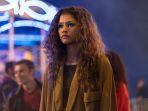 zendaya-torehkan-sejarah-baru-di-ajang-emmy-awards-2020.jpg