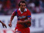 zico-saat-main-di-liga-jepang.jpg