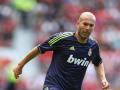 zinedine-zidane-masih-piawai-olah-bola.jpg