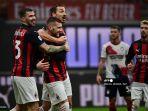 zlatan-ibrahimovic-ante-rebic-merayakan-gol-ac-milan-atas-crotone.jpg