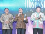 zulkifli-hasan-menerima-penghargaan-sebagai-best-senators-2017_20170330_213532.jpg