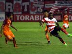 zulvin-zamrun-tahan-laju-greg-nwokolo_20170227_113052.jpg