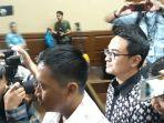 zumi-zola-di-sidang.jpg