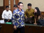 zumi-zola-dituntut-8-tahun-penjara_20181108_192128.jpg