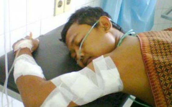 Kondisi Berdarah-Darah Mahasiswa Lamteng Setop Angkot - IMG03054-20120125-1424.jpg