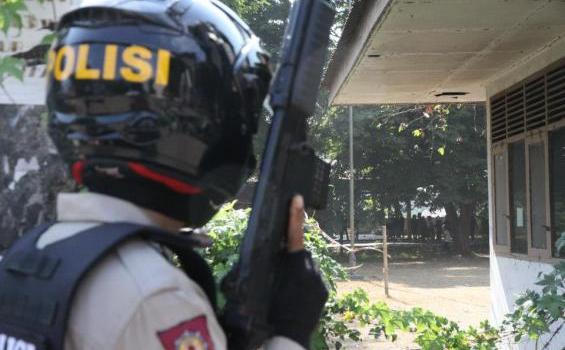 Foto-foto Tawuran Mahasiswa di Kampus UNM (1) - Tawuran_Mahasiswa_UNM4.jpg