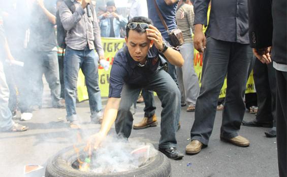 Pendemo Minta KPK Serius Garap Kasus Korupsi di Daerah - sindo_31.jpg