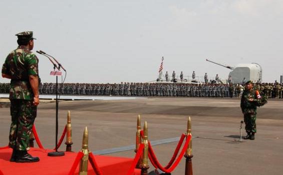 Wajah Serius Panglima TNI Saat Penutupan Latgab (Foto) - 03.JPG
