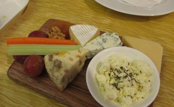 Menyicip Kelezatan Kuliner Terbaik Saat Menjelajah Langit - Cheese_Board.JPG