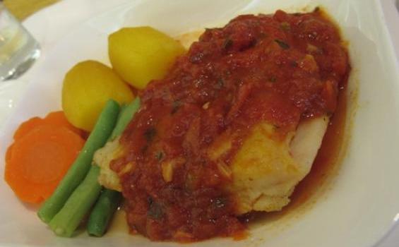 Menyicip Kelezatan Kuliner Terbaik Saat Menjelajah Langit - Dori_Fillet_with_Tomato_Basil_Sauce.JPG