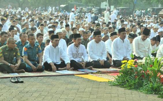 Foto-foto Panglima TNI Salat Idul Adha di Lapangan Parkir (Foto) - 01_(4).JPG
